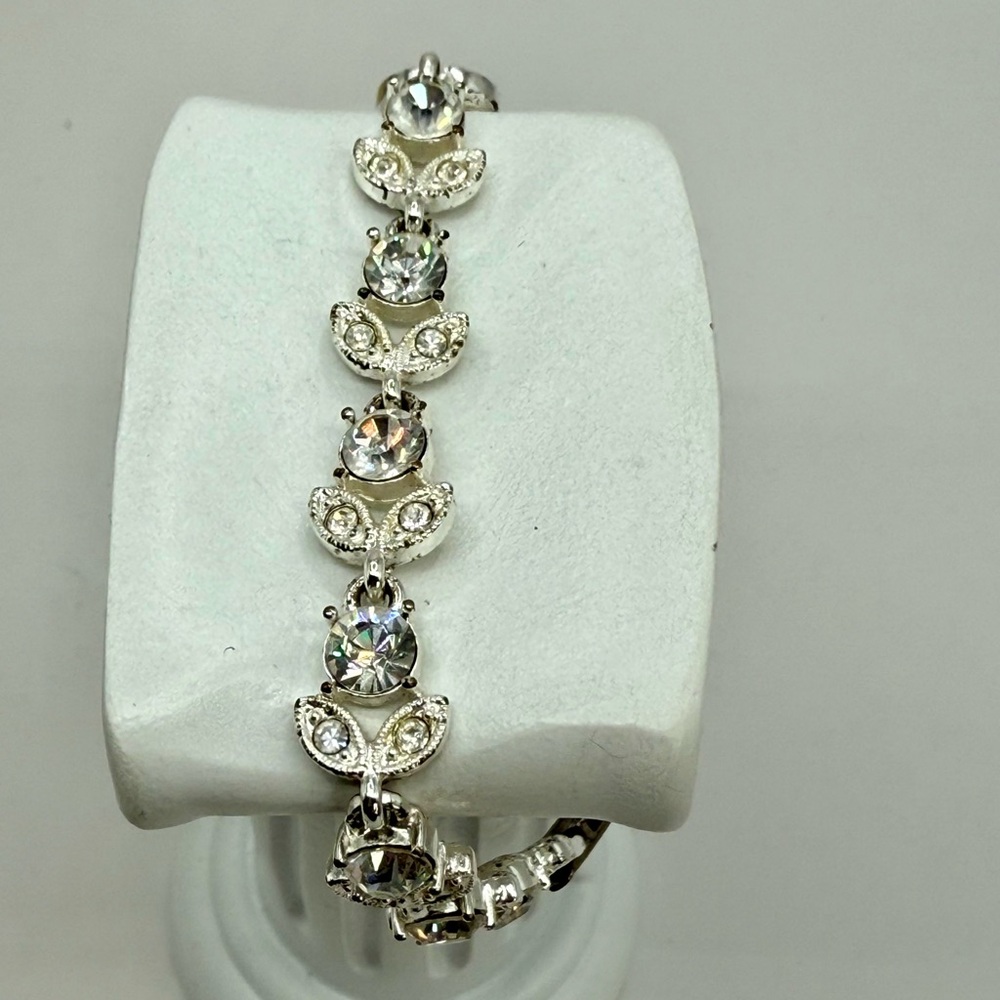 Vintage Napier Crystal Clear Signed Bracelet 7.5” - Picture 3 of 12